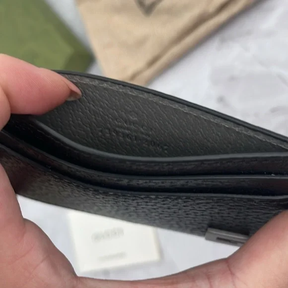 $750 New, Authentic GUCCI Black Leather Card Holder Unisex